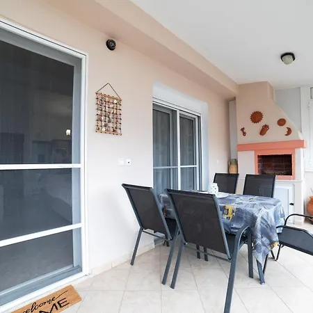 Porto Ofrynio Deluxe Golden Apartment