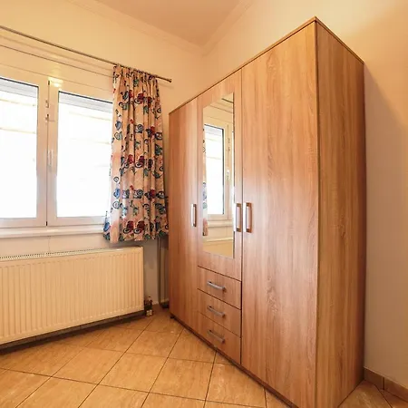 Porto Ofrynio Deluxe Golden Apartment