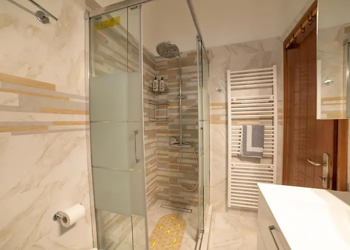 Porto Ofrynio Deluxe Golden Apartment *